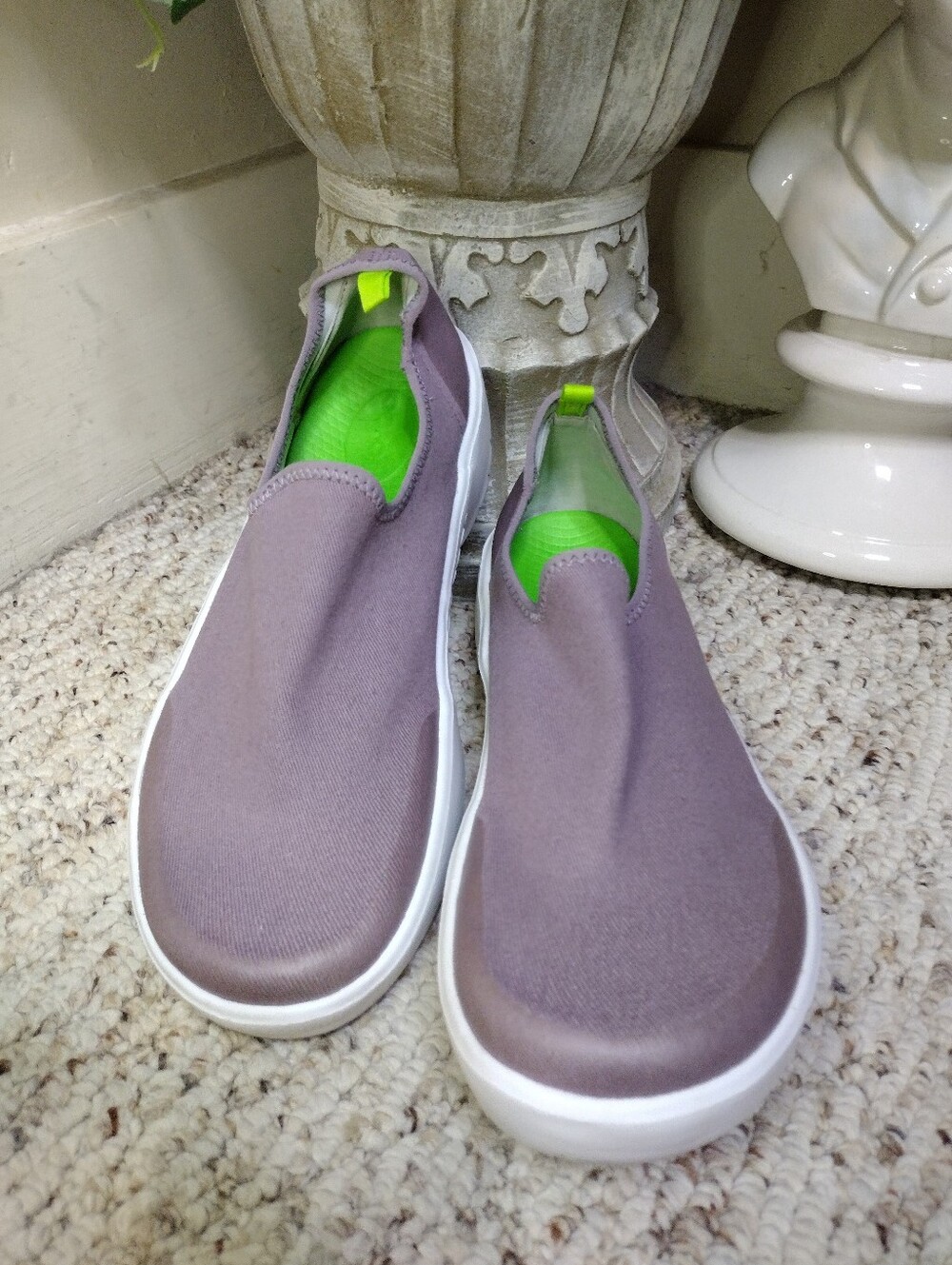 OOfos Women's OOmg eeZee Low Shoe In Purple/Mauve Colorway - Picture 5 of 11